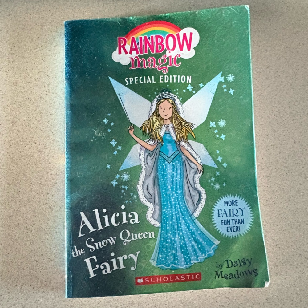 Scholastic Rainbow Magic Alicia the Snow Queen Fairy - Green & Blue Cover